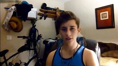 Jerking off in Tank Top: Hot Twink Porn on Cam