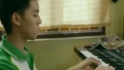 Young Thai Hearts: A Gay Romance Unfolds in the City!