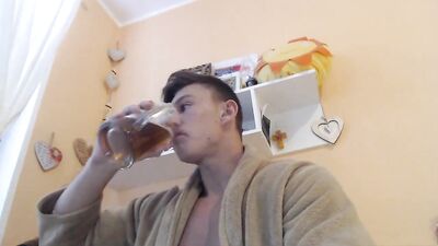 Muscle Daddy Hunt: Hot Body in Gay Porn!