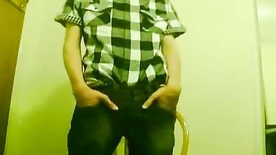 Gay Porn Showdown! Boys in the Spotlight!