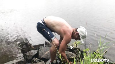 Muscle Worship and Handjob Adventure: Daniel Donovans Gay Porn Debut!