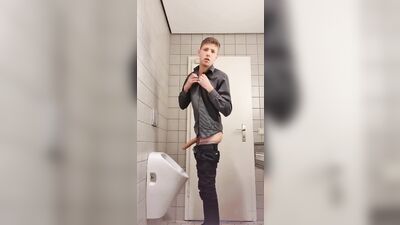 Blond Hung & Cut: Amateur Handjobs with Straight Boys!