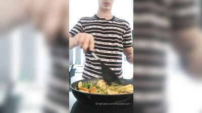 Gay Porn: Hottie Sucks His Cock on GayTube =========================================