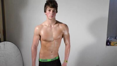 Blond Muscle Workout: Flexing and Bodybuilding for Gay Porn Lovers!