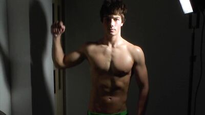 Blond Muscle Workout: Flexing and Bodybuilding for Gay Porn Lovers!