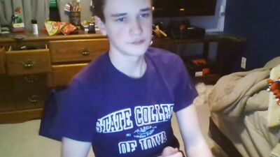 College twink Colin Seeks older girls!
