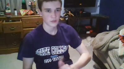 College twink Colin Seeks older girls!