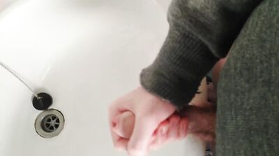 Gangbang in the Sink: Boys Cumming Wild!