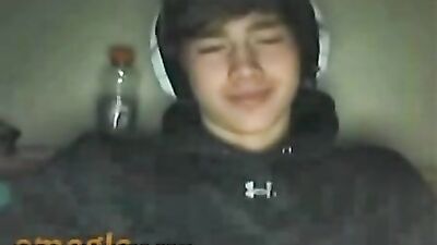 Young Web-Cam Chat Amateur Handjob - Exploring His Sexuality
