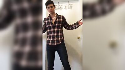 Muscled Latino Twink Jacks Off In Gay Porn Video Cam Show