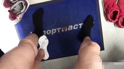 Gay Fitting Room Fucking: Hardcore Amateur Action with Bareback