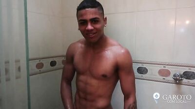 Latino Gp Bathroom Adventure: Action-Packed Handjobs with Novinho!