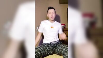 Gay Porn Bulge Tube: Cute Amateur Boys Expose Their TikToks!