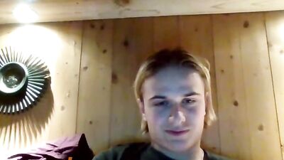 Cute blonde omegle boy online chats and shows off his hot body in steamy gay web-cam porn!