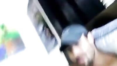 Cumming Musclemen - Handjob Passion