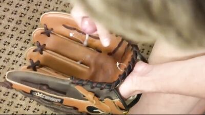 Baseball Glove Boys Cumshots: Amateur Porn for Gay Men!