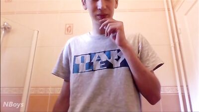 Gay Bathroom Cumshots Amateur Handjobs - Bathroom Wank GayTube Porn Video