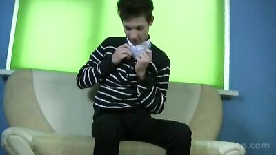 Young Twinks Playing: Gay Teen Porn Caresses and Sucks