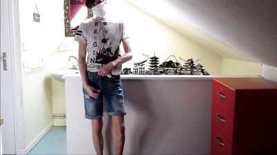 Emo Twink Strips His Big Cock Out: Amateur Web-Cam Solo with Explosive Results