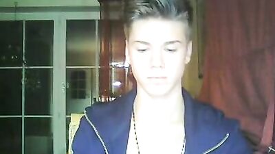 Jerking off solo on webcam - Gay Teen Porn!