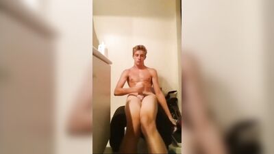 Blonde Toilet Teen: Gay Web-Cam Handjob Solo Porn Expose!