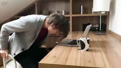 [270] Naughty moment in office!