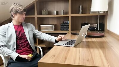 [270] Naughty moment in office!