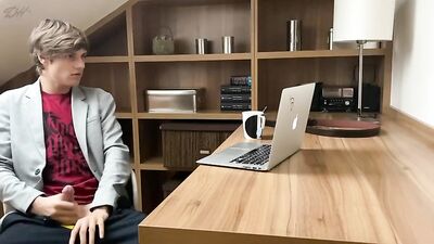 [270] Naughty moment in office!