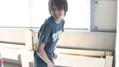 Gay Asian Porn: Pretty Teen Shunskes Public Piss Show