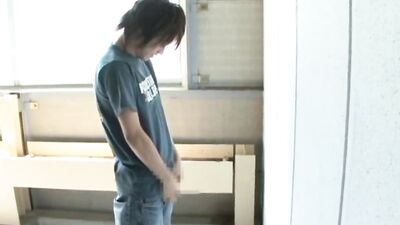 Gay Asian Porn: Pretty Teen Shunskes Public Piss Show