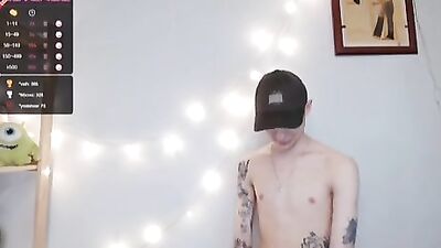 Young Money Hunters - Bareback Action Amateur Twinks Cam Show for Cash!