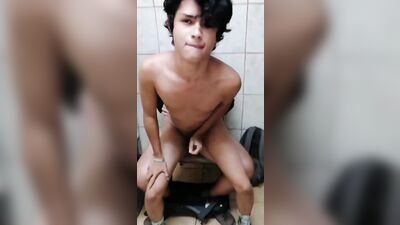 Classroom Boys Down Under: Toilet Explosion