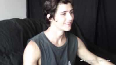 Huge Load Down Under: Aussie Surfer Type Cumming for the Camera!