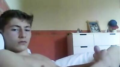 Gay Porn: Jerking Off with my Online Boys after Discussing Girls!