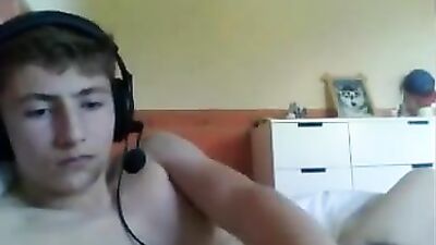Gay Porn: Jerking Off with my Online Boys after Discussing Girls!