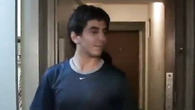 Latino Bareback Cum Shots: The Ultimate Experience!