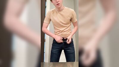 Gay Porn Twink Cam - Bathroom Adventures (190 chars)