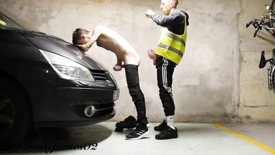 Gay garage thrills: bareback action with sexy boys!