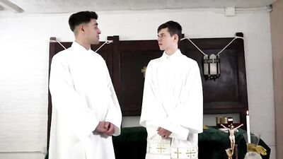 Alter Twink Priest - Barebacked by the Lord!
