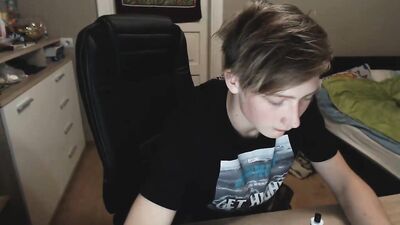 Gay Porn Amateurs: Super Cute Boys Delight!