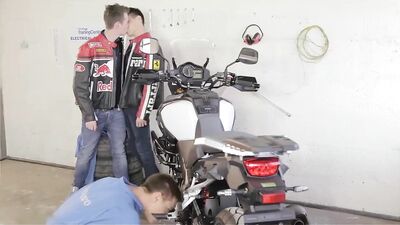 Bareback Threesome: Gay Twink Porn at the Repair Shop