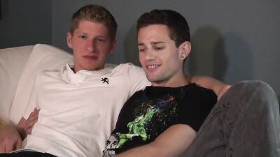 Joshs Ride on Qiunns Dick: Gay Bareback Blond Boys Porn