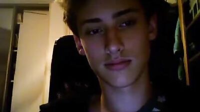 Young Amateur Gay Webcam Pornstar Heats Up the Screen!