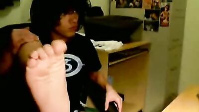 Gay Porn Amateur Tease: 18 Year Old Cock Show Off!