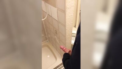 Whizz-Jerking Gay Fetish Handjobs: Porn Star in the Tub