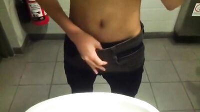 Gay Amateur Boys Porn - Sink Jerk Session!