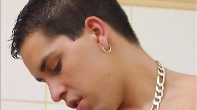 Twinks in Steamy Shower: Bareback Gay Porn
