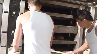 Bareback Bakery Workers: Raw Fuck Break-up!