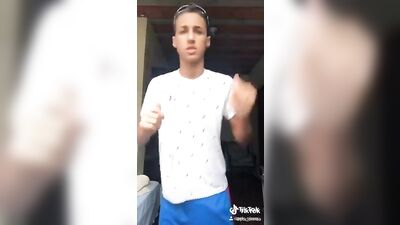 Gay Porn Novinho Excitado Só de Short no TikTok