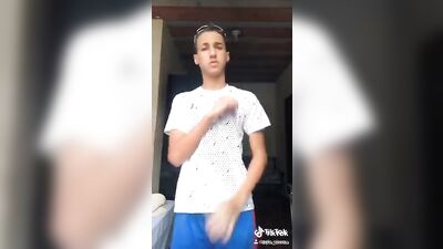 Gay Porn Novinho Excitado Só de Short no TikTok